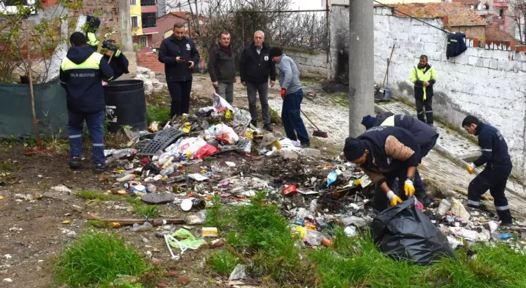 Bursa Gemlik'te Yapılan Kapsamlı Temizlik Çalışmalarıyla Sokaklar Parlıyor