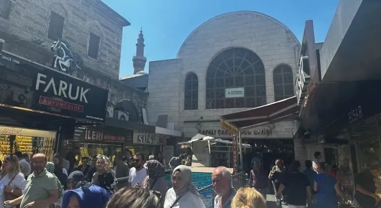 Bursa Kapalı Çarşı yoğunluğu ile dikkat çekti