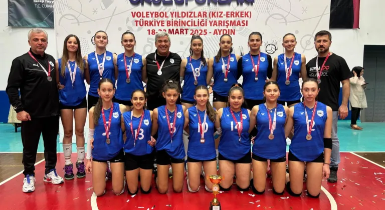 Bursa Koç Ortaokulu Voleybol Takımı Türkiye İkincisi Oldu