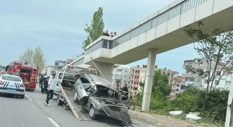 Bursa Mudanya Yaya Köprüsü Kaza! Sürücü ve Yolcu Şanslı Kurtuldu