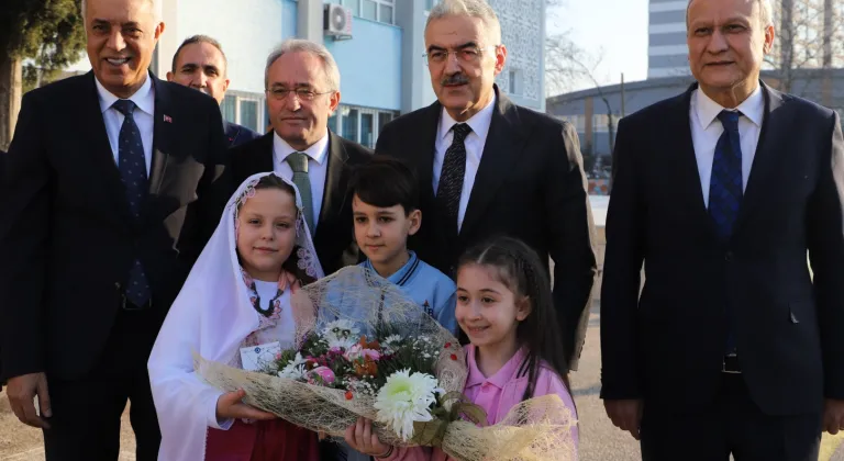 Bursa Öğrencilerinin Karnesiyle Yansıyan Heyecan