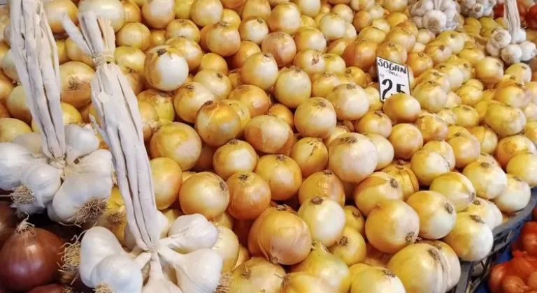 Bursa Tuz Pazarı'nda Patates ve Soğan Fiyatları Düştü