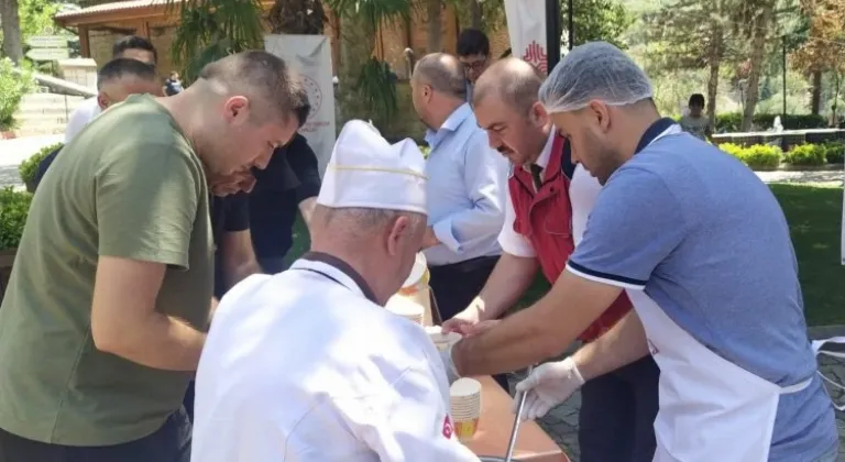 Bursa Vakıflar Bölge Müdürlüğü Muharrem Ayında Aşure Geleneğini Sürdürüyor