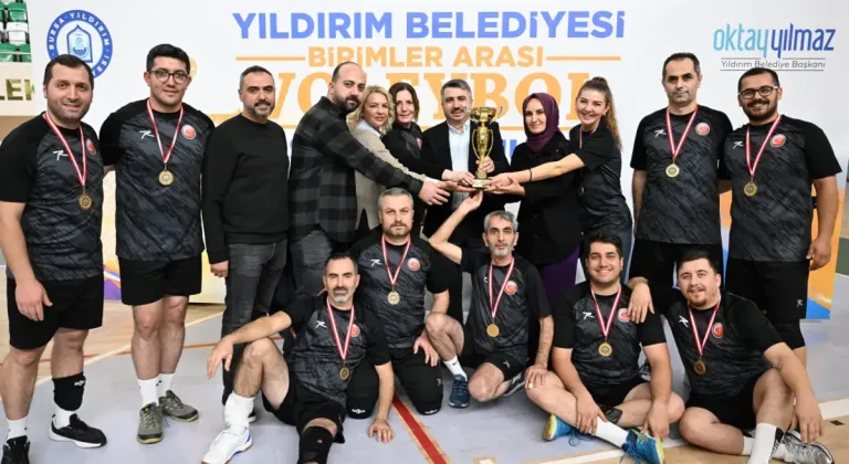 Bursa Yıldırım Belediyesi Çalışanları Arasındaki Voleybol Turnuvasında Dostluk Zafer Kazandı