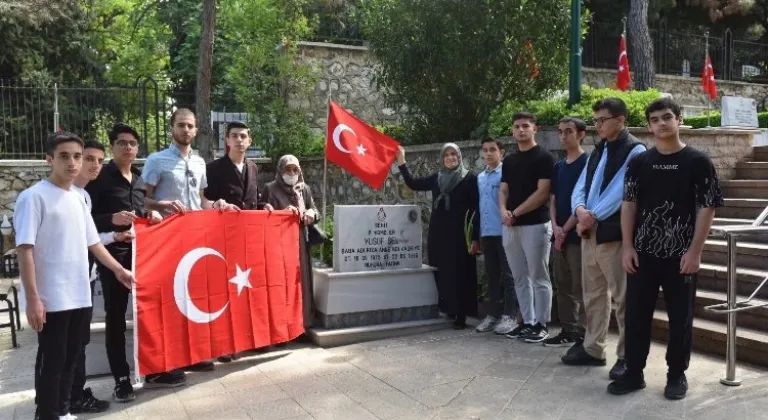 Bursa Yıldırım'da gençlerden şehitlere vefa