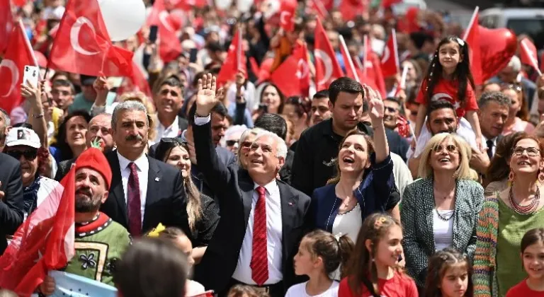 Bursa'da 23 Nisan Coşkusu: Renkli Etkinliklerle Kutlanan Ulusal Egemenlik ve Çocuk Bayramı