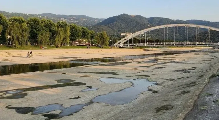 Bursa'da Şok Eden Görüntü: Hüdavendigar Kent Parkı'nda Suyun Ani Düşüşü