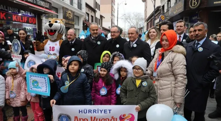 Bursa'da Su Damlalarının Peşinde Barış İçin Yürüyüş