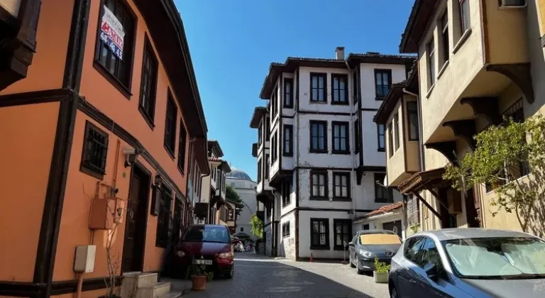 Bursa'da Tophane Bölgesi: Nostaljik Mimarisiyle Dikkat Çekiyor