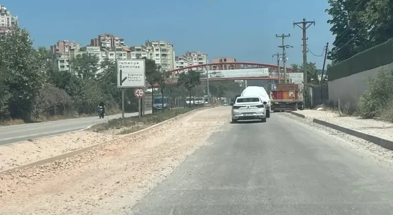 Bursa'da Uyarı Levhasız Yol Çalışması Sürücüleri İsyan ettirdi