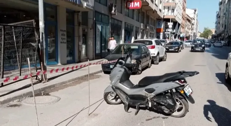 Bursa'da Yıldırım Caddesi'nde Motosiklet ve Araç Çarpıştı