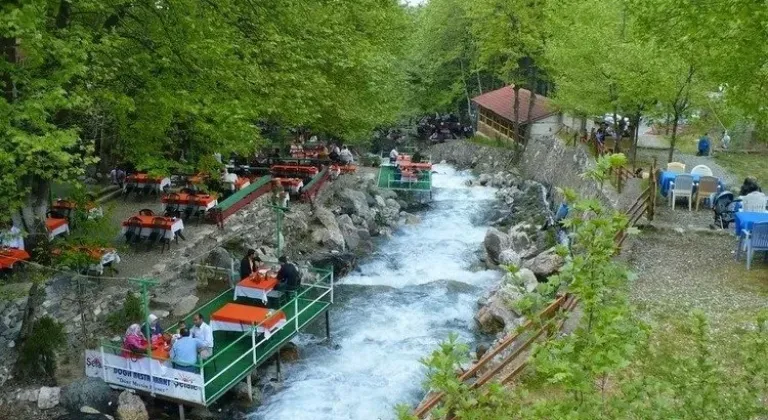 Bursalıların Gözdesi Saitabat Şelalesi Ziyaretçilerini Büyülemeye Devam Ediyor