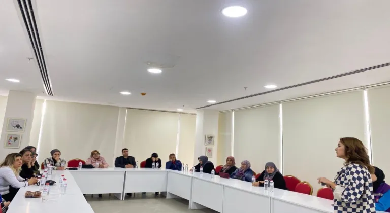 Adana'da Kadınlara Rahim Ağzı Kanseri ve Anne Sağlığı Eğitimi Verildi