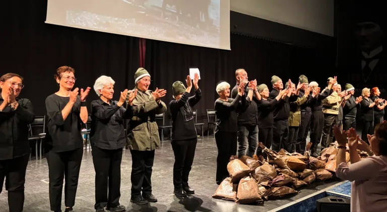 Çanakkale Zaferinden İlham Alan Yaşlılar Dramatik Gösteriyle Anlam Kazandılar