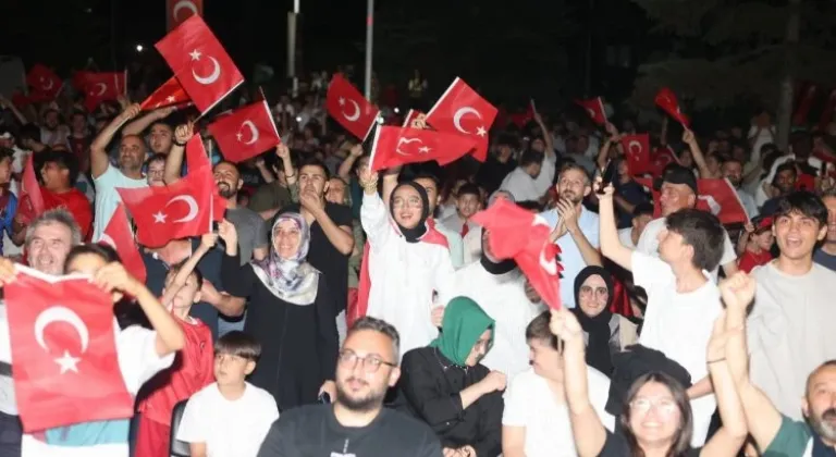 Çayırova'da Zafer Coşkusu: Türkiye A Milli Futbol Takımı Çeyrek Finale Yükseldi