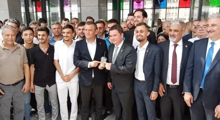 CHP Genel Başkanı Özgür Özel, Bursa'da Osmangazi Meydanı'nı inceledi