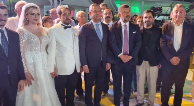 CHP Genel Başkanı Özgür Özel İle Birlikte Nikah Şahidi Oldu - İzmir Güzelbahçe Haberleri