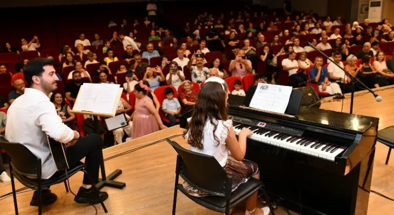 Çiğlili kursiyerlerden müzik ziyafeti