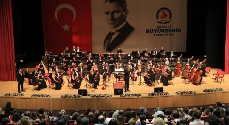 CSO Film Müzikleri Konseri Denizlilileri Büyüledi