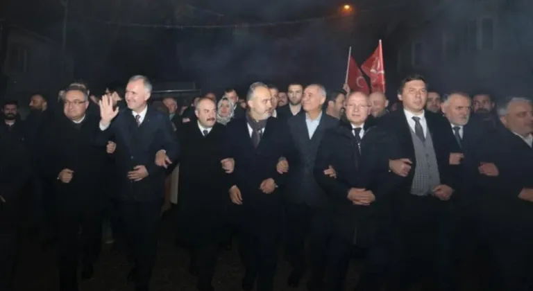 Cumhur İttifakı İnegöl'de Miting Düzenledi: Yüzlerce Vatandaş Büyük Coşkuyla Karşıladı