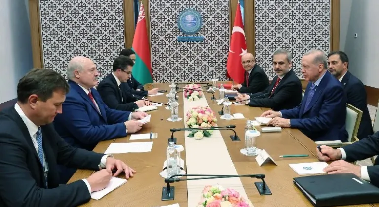 Cumhurbaşkanı Erdoğan, Belarus Devlet Başkanı Lukaşenko ile Şanghay İşbirliği Örgütü Zirvesi'nde Bir Araya Geldi