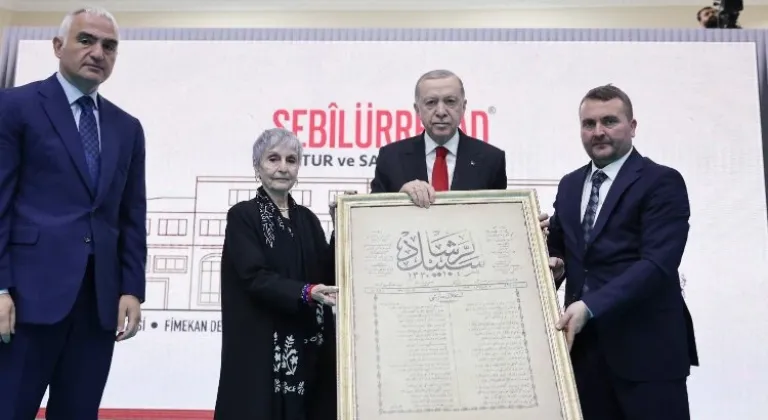 Cumhurbaşkanı Erdoğan, Ulus'taki Sebilürreşad Kültür ve Sanat Merkezi'nin açılışında tarihi bir emaneti canlandırdı