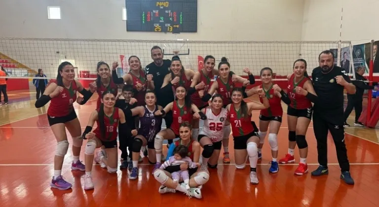 DBB Kadın Voleybol Takımı, Grup Lideri Adıyaman Besni Gençlikspor'u 3-1 Mağlup Ederek Zirvede