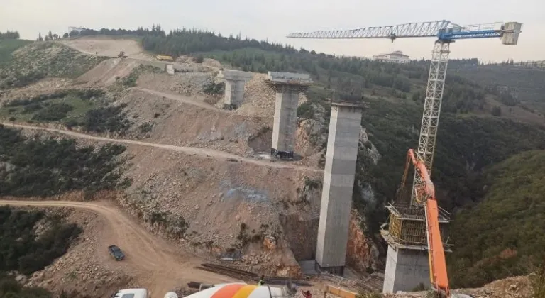 Dilovası Devlet Hastanesi Ulaşımı İçin Yeni Yol Ve Viyadük Projesi Hızla İlerliyor