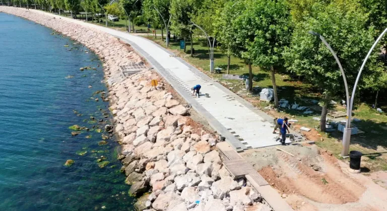 Dilovası Tavşancıl Sahil Parkı Yenileniyor: Deniz Taşmasına Dayanıklı Hale Getiriliyor