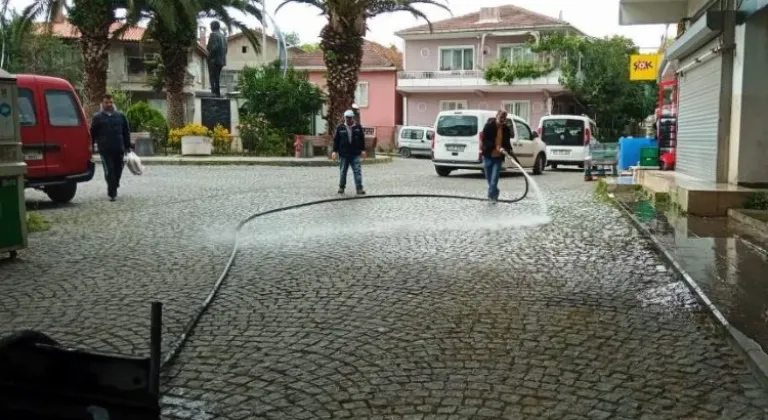 Dilovası’nda cadde ve sokaklar tazyikli suyla yıkanıyor