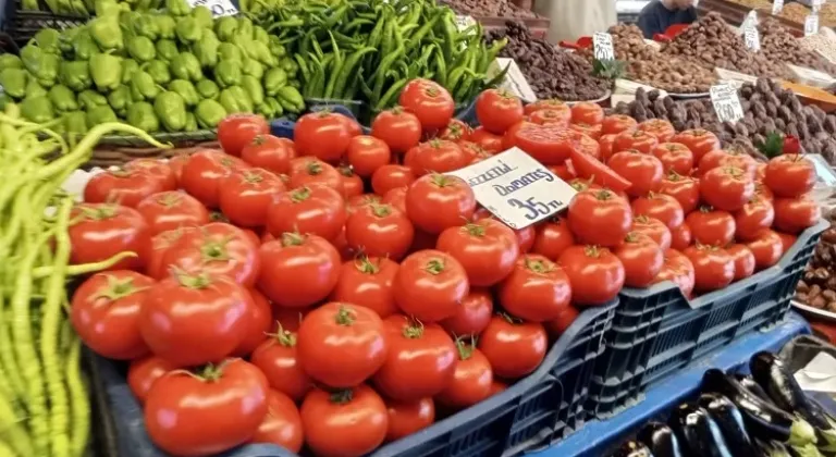 Domates Fiyatlarında Düşüş: Tuz Pazarı'nda Hissetti