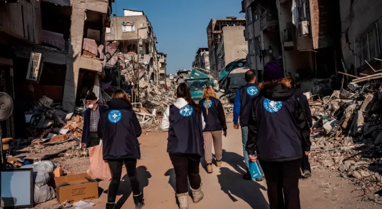 Dünya Doktorları'ndan yardımcılara 'yardım' çağrısı