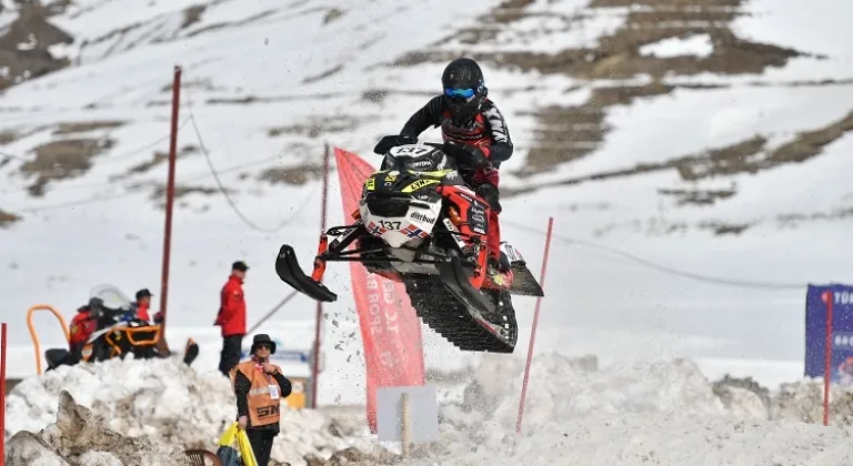 Dünya Kar Motosikleti Şampiyonası Erciyes'te Heyecanla Başladı