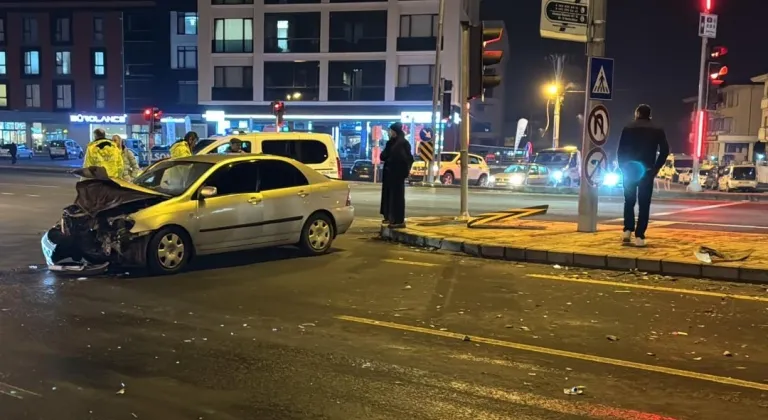 Düzce Bahçeşehir Bağlantı Yolunda Trafik Kazası: 4 Yaralı