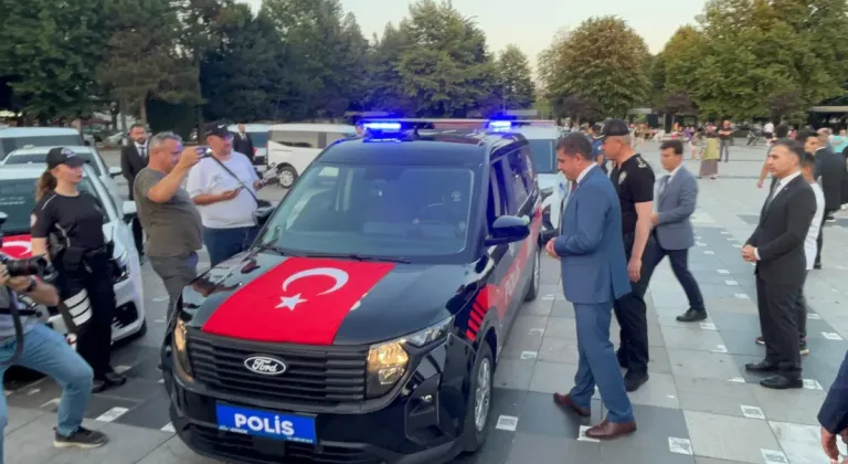 Düzce İl Emniyet Müdürlüğü envanterine hayırseverlerin desteğiyle 34 yeni araç eklendi