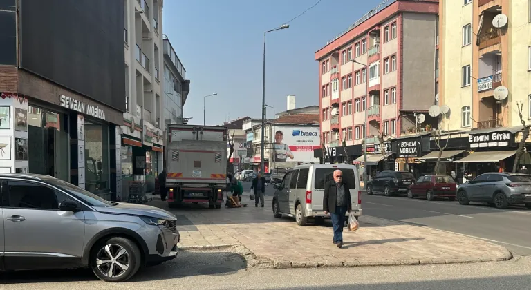 Düzce'de Kaldırım İşgali Tepki Çekiyor