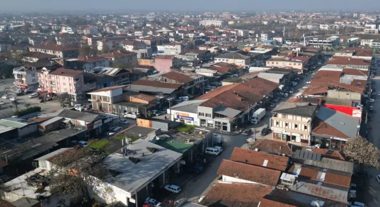 Düzce'de Kentsel Dönüşüm Kapsamında Esnaflara Tebligatlar Ulaştı: İşletmeler Taşınma Süresi Belirtilen Tarihe Kadar Hazır Olmalı