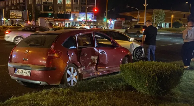 Düzce'de Kırmızı Işık İhlali Faciası: 3 Yaralı!