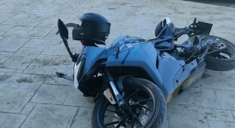 Düzce'de Motosiklet Kazası: Motosiklet Sürücüsü Ağır Yaralandı