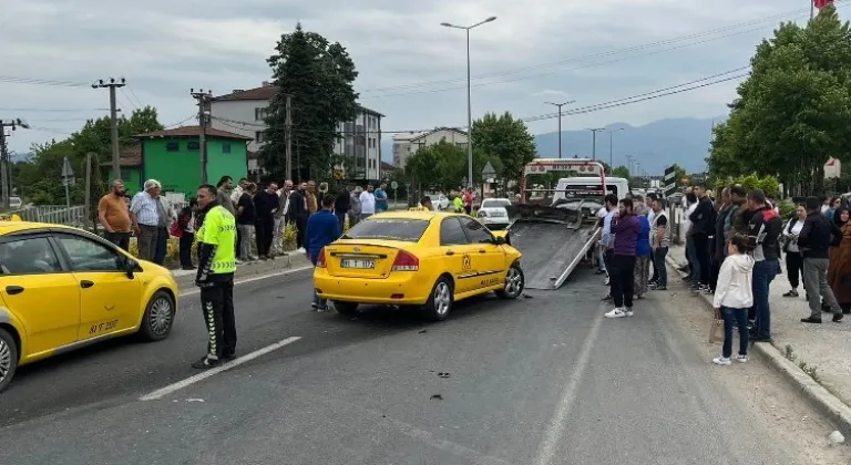 Düzce'de trafikte yarış kazayla sonuçlandı!