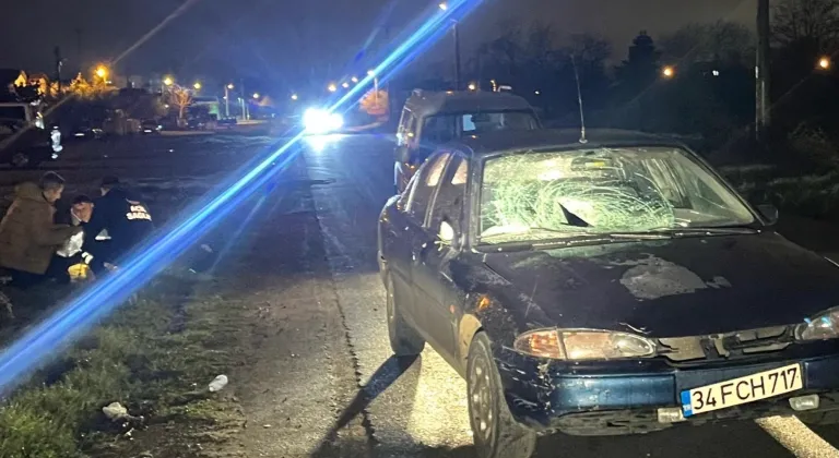 Düzce'de Yeni TOKİ Kavşağında Yol Kenarındaki Yayalara Çarpma Kaza: 2 Yaralı