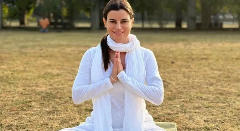 Ece Vahapoğlu, Hintistan'da Yoga ve Meditasyon Deneyimledi