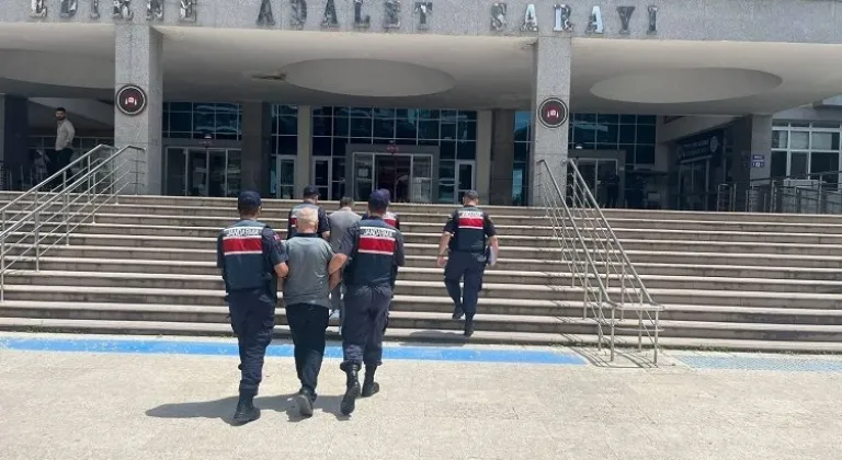 Edirne İl Jandarma Komutanlığı'ndan Önemli Operasyon! Aranan İki Kişi Keşan'da Yakalandı