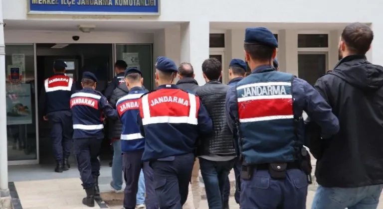 Edirne'de aranan 136 kişi jandarma tarafından yakalandı