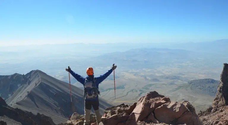 Erciyes Dağı Zirve Tırmanışları Başlıyor: Doğaseverler İçin Unutulmaz Heyecan