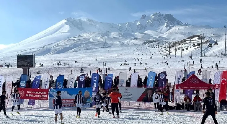 Erciyes'te Kar Ragbi Şampiyonası Heyecanı Başladı