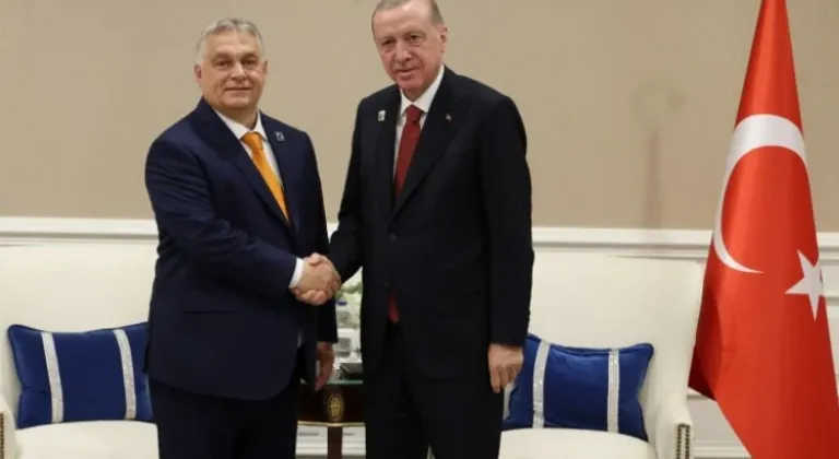 Erdoğan, NATO Zirvesi'nde Macaristan Başbakanı Orban'ı Kabul Etti