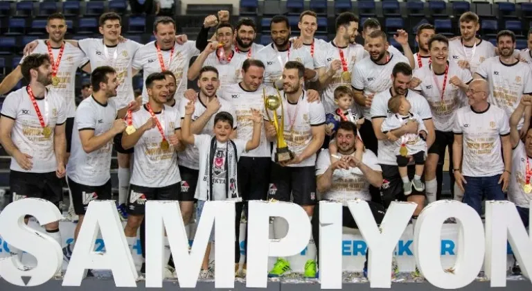 Erkeklerde 'Süper' şampiyon Beşiktaş Safi Çimento