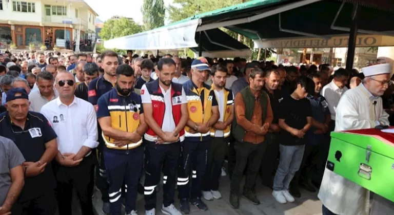 Erzurum Valisi, Trafik Kazasında Hayatını Kaybeden Sağlık Görevlileri Son Yolculuklarına Uğurladı