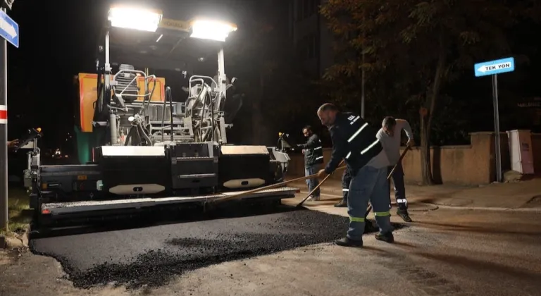 Eskişehir Büyükşehir Belediyesi Uluönder'de Asfalt Çalışmalarına Gece Boyunca Devam Ediyor